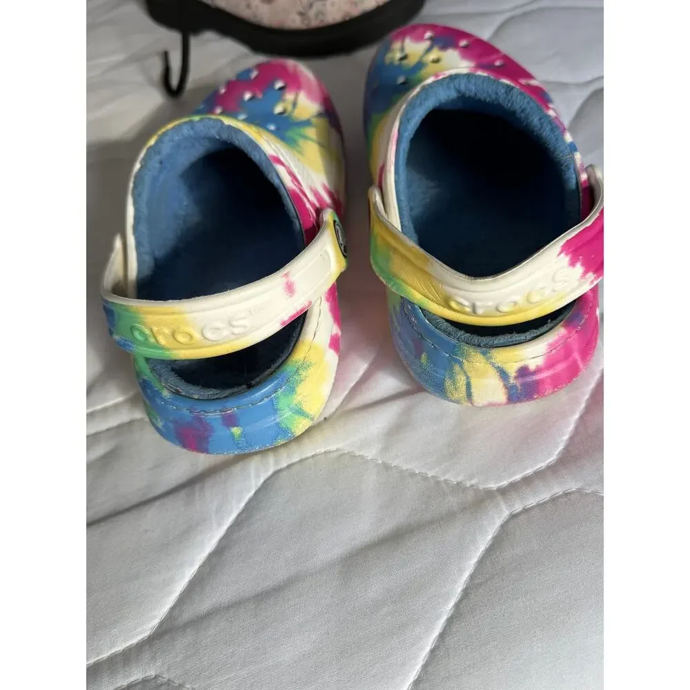 Crocs tie dye fleece lines size J1